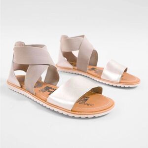 SOREL Ella Metallic silver gray Leather flats sandals size 7.5 Never Worn!